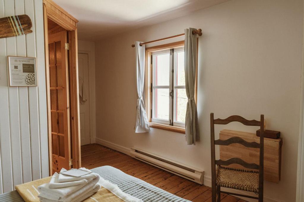 Queen Room with Garden View