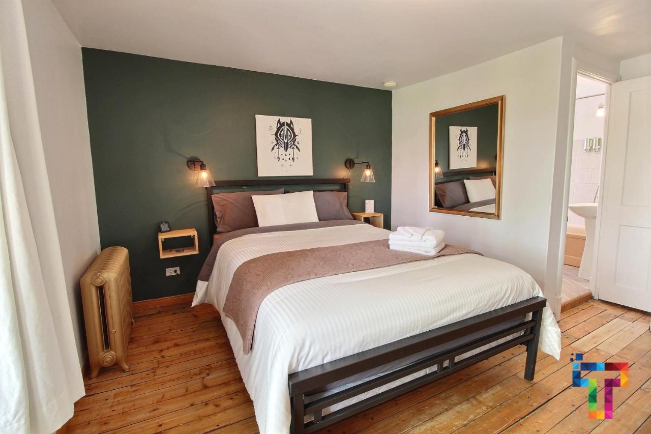 Queen Room with Garden View